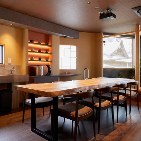古今 天下茶屋 With A Private Parking Lot And A Half Open-Air Bath And Direct To Kix Villa Осака Екстериор снимка