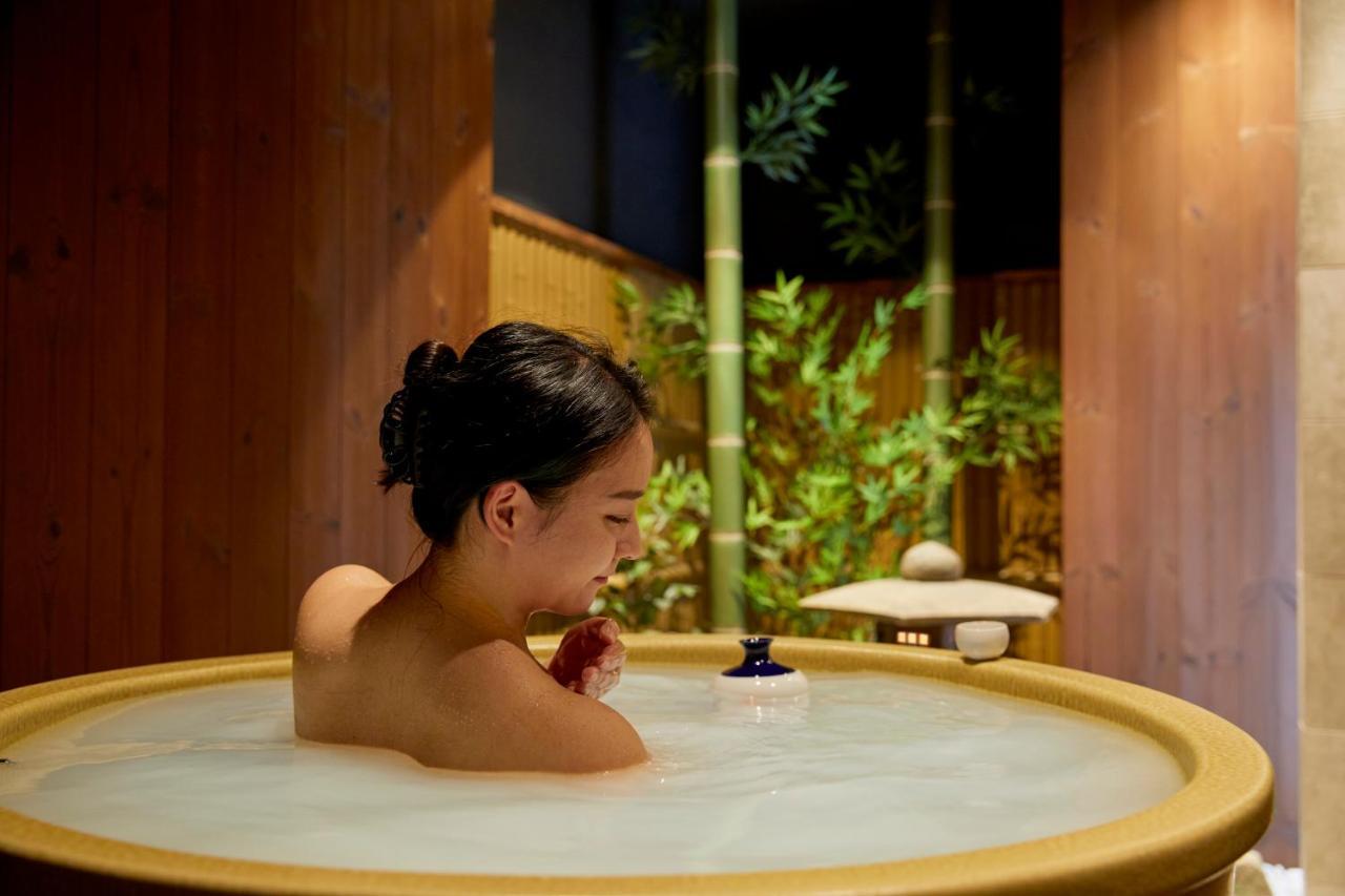 古今 天下茶屋 With A Private Parking Lot And A Half Open-Air Bath And Direct To Kix Villa Осака Екстериор снимка