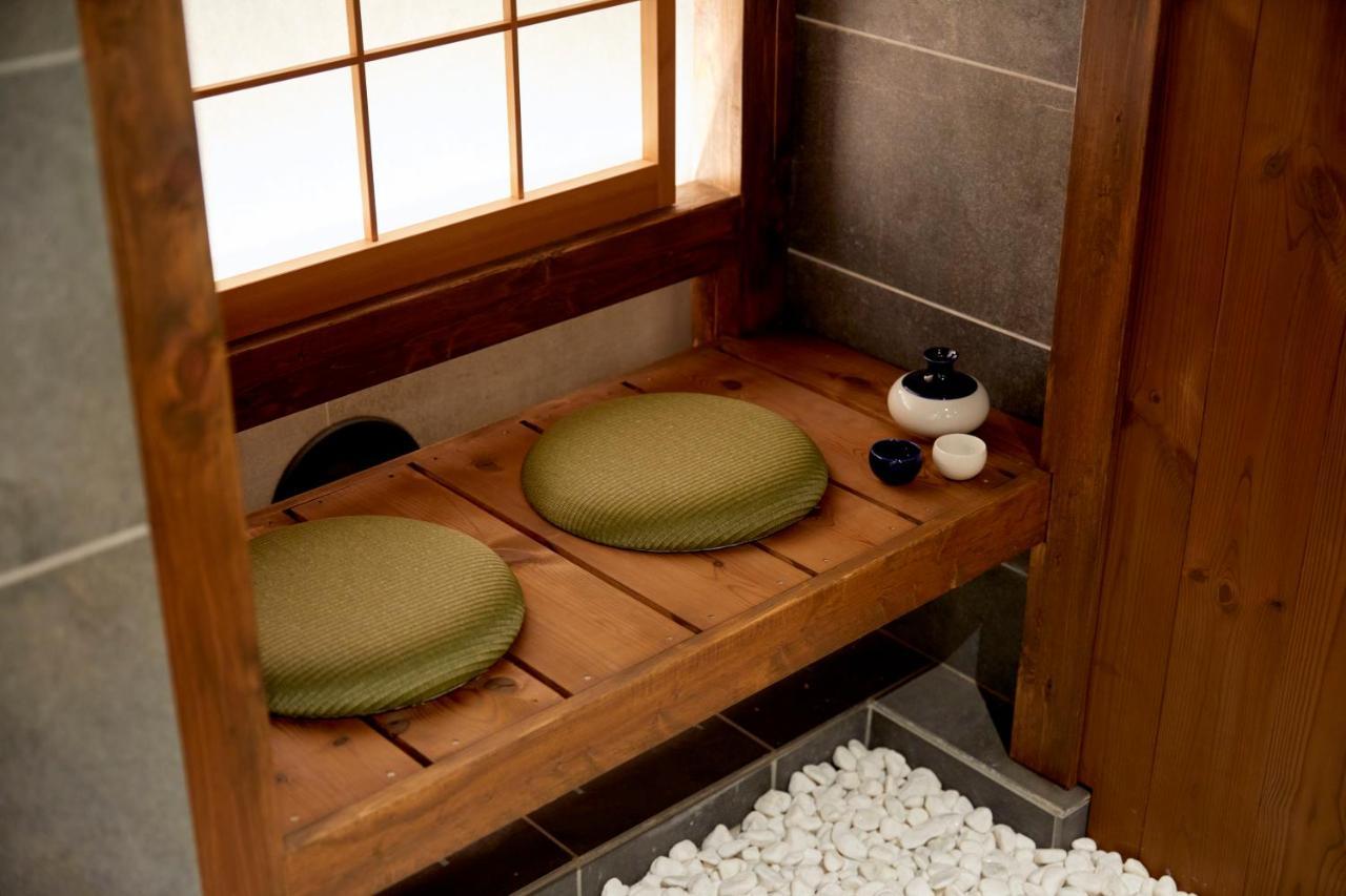 古今 天下茶屋 With A Private Parking Lot And A Half Open-Air Bath And Direct To Kix Villa Осака Екстериор снимка