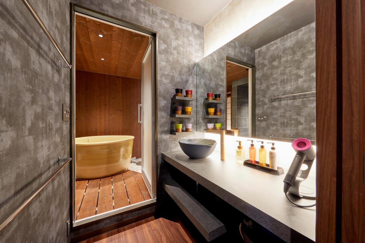 古今 天下茶屋 With A Private Parking Lot And A Half Open-Air Bath And Direct To Kix Villa Осака Екстериор снимка