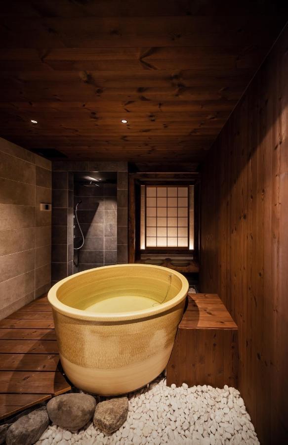 古今 天下茶屋 With A Private Parking Lot And A Half Open-Air Bath And Direct To Kix Villa Осака Екстериор снимка